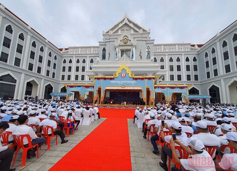Mít-tinh kỷ niệm 71 năm Ngày thành lập Đảng Nhân dân Campuchia.