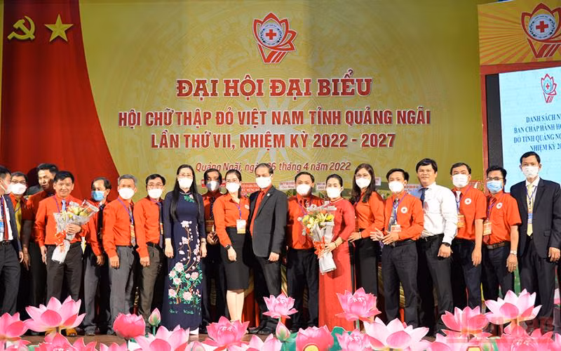 Ban Chấp hành Hội Chữ thập đỏ tỉnh Quảng Ngãi khóa VII, nhiệm kỳ 2022-2027 ra mắt Đại hội. 