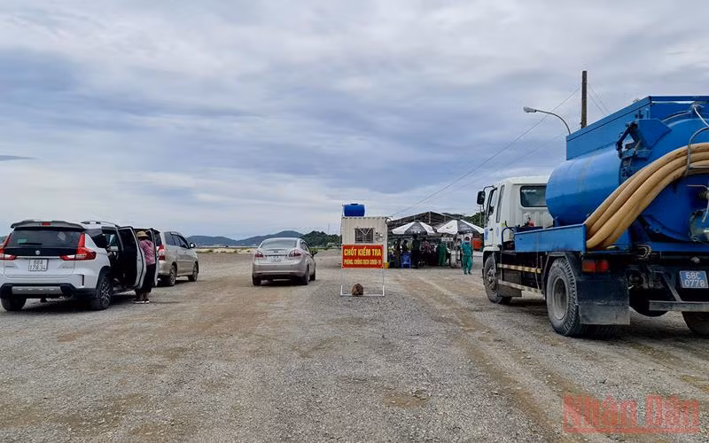 Kiên Giang vẫn duy trì các chốt liên tỉnh, liên huyện để kiểm soát người và phương tiện.