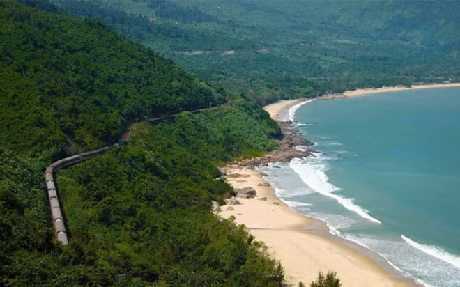 Tàu Thống Nhất lọt tốp 10 tuyến tàu đẹp nhất thế giới ảnh 1 Tàu Thống nhất lọt top 10 tuyến tàu đẹp nhất thế giới -0