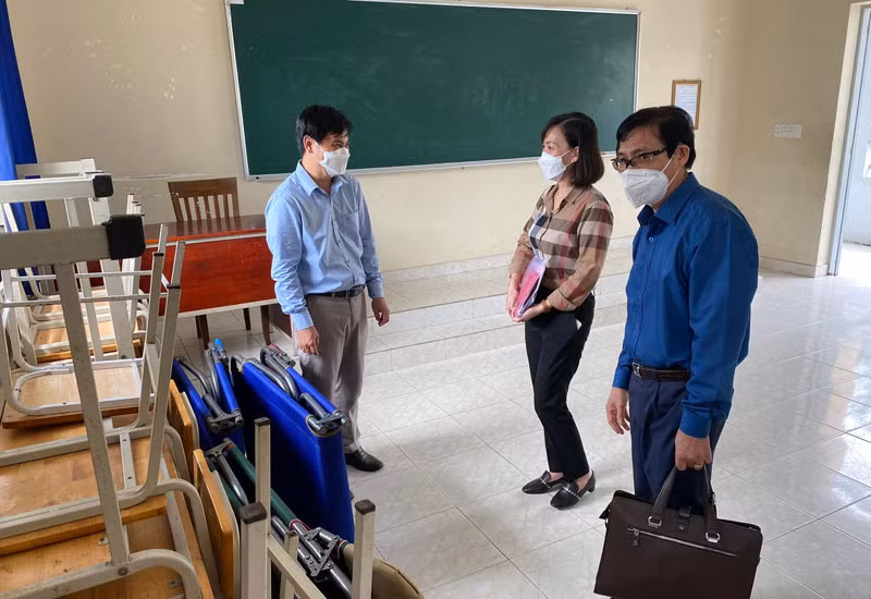 Lãnh đạo tỉnh Đồng Nai kiểm tra công tác chuẩn bị các điều kiện an toàn cho học sinh đi học trực tiếp trở lại tại huyện Nhơn Trạch.