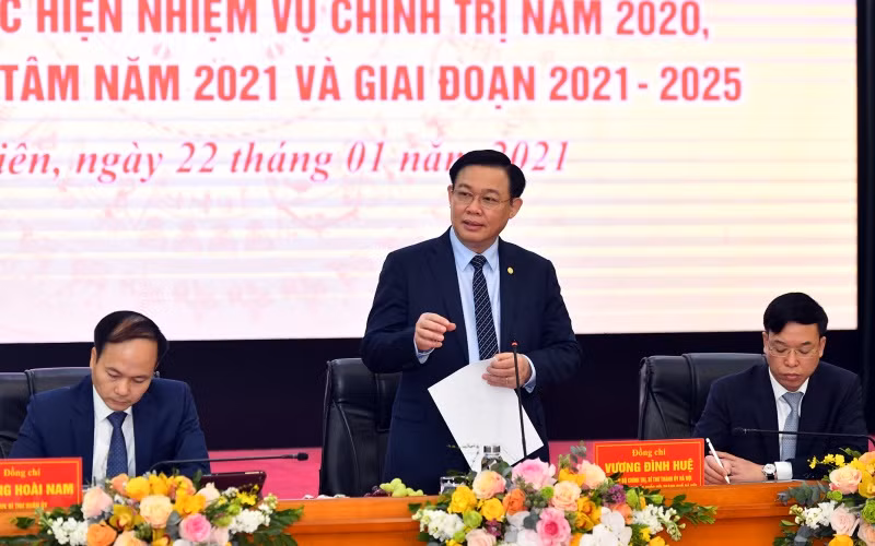 Đồng chí Vương Đình Huệ, Ủy viên Bộ Chính trị, Bí thư Thành ủy phát biểu ý kiến tại buổi làm việc.