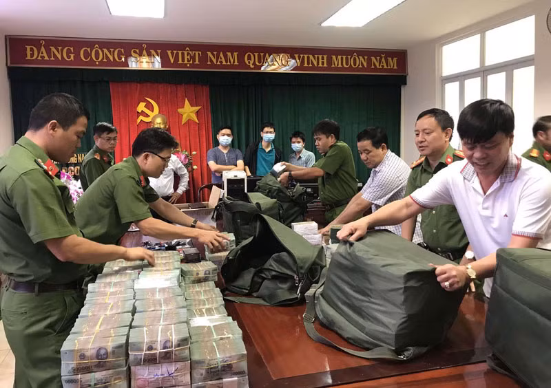 Triệt phá đường dây sản xuất xăng giả quy mô lớn ở phía nam -0