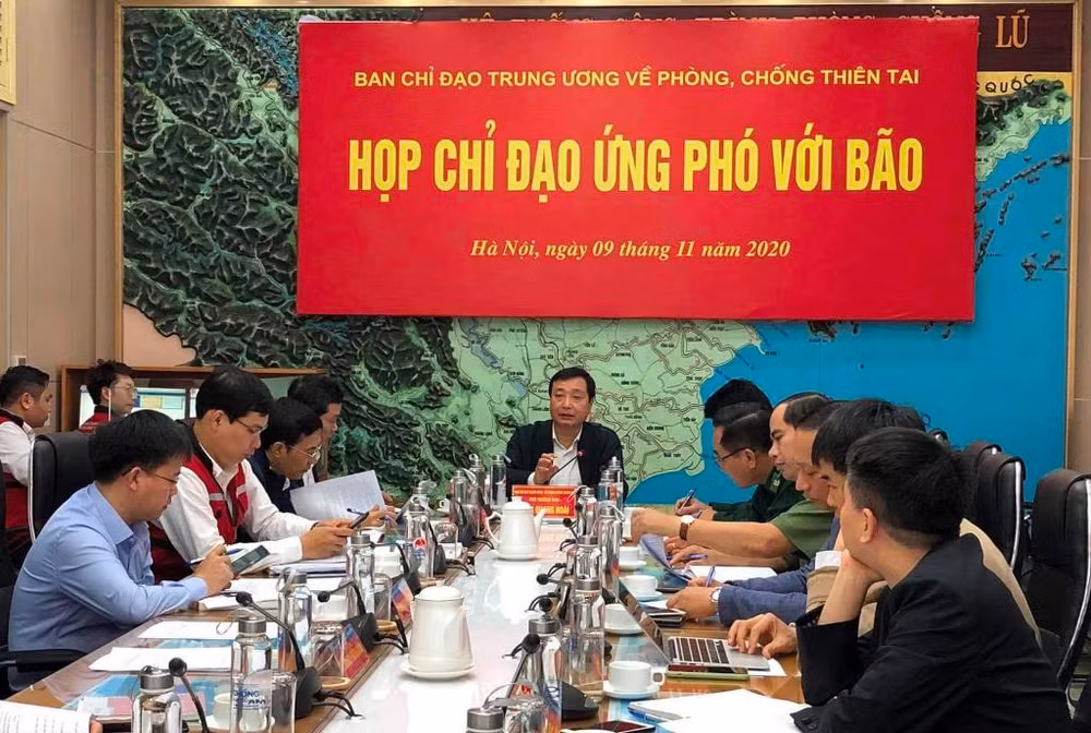 Toàn cảnh cuộc họp chỉ đạo ứng phó cơn bão số 12 sáng 9-11.