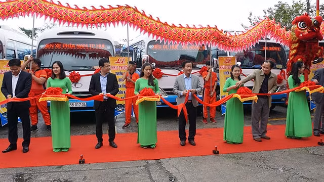 Khai trương tuyến xe buýt Huế - Đà Nẵng