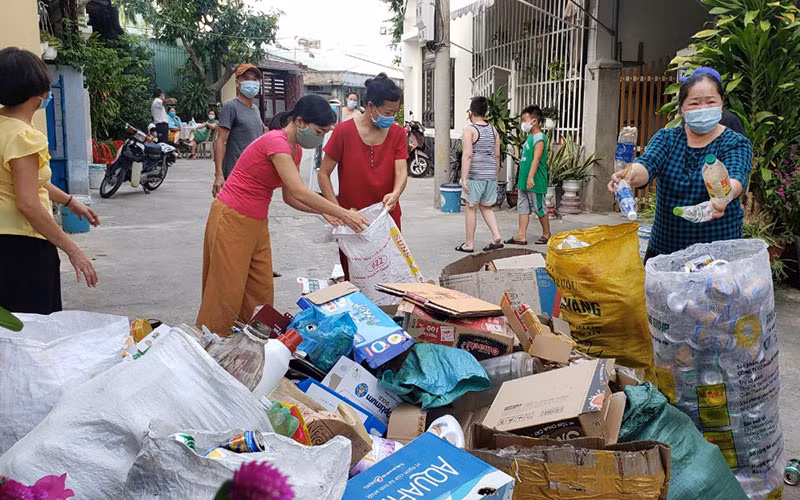 Tiếp bước học sinh nghèo tới trường -0