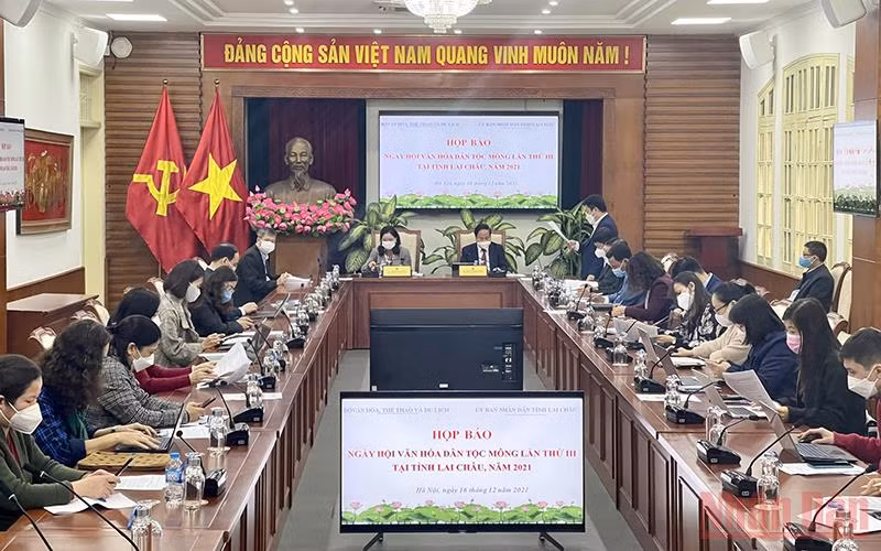Quang cảnh buổi họp báo.