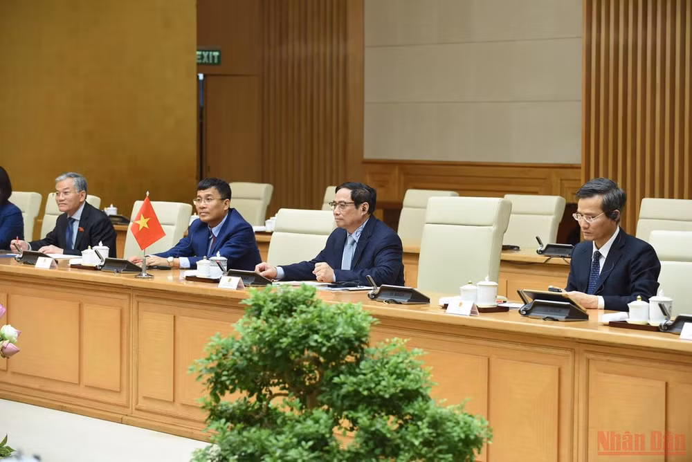 Thủ tướng Phạm Minh Chính tiếp Chủ tịch Quốc hội Singapore Tan Chuan-Jin -0