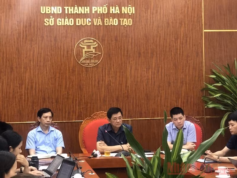 Lãnh đạo Sở GD-ĐT Hà Nội trao đổi về tuyển sinh lớp 6 chương trình song bằng năm học tới