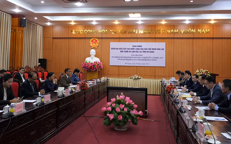 Phó Chủ tịch nước Cộng hòa Dân chủ Nhân dân Lào làm việc tại Hà Giang -0