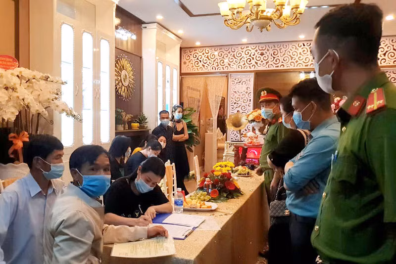 Khai trương cơ sở thẩm mỹ vi phạm quy định phòng, chống dịch Covid-19.