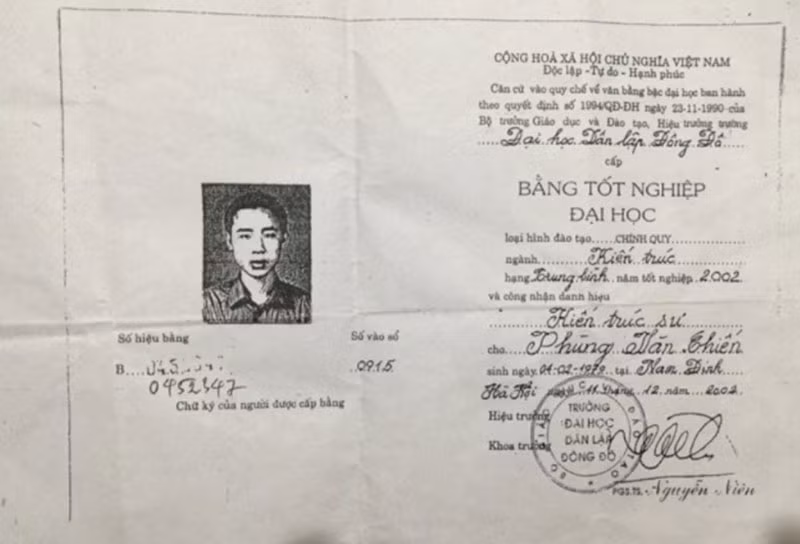 Tấm bằng tốt nghiệp Đại học do Trường Đại học Đông Đô cấp cho ông Chiến có dấu hiệu khuất tất.