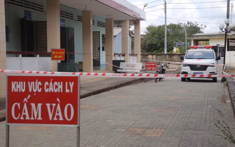 Sáu người đi chung xe với bệnh nhân 1452 được cách ly theo quy định (Ảnh minh họa).