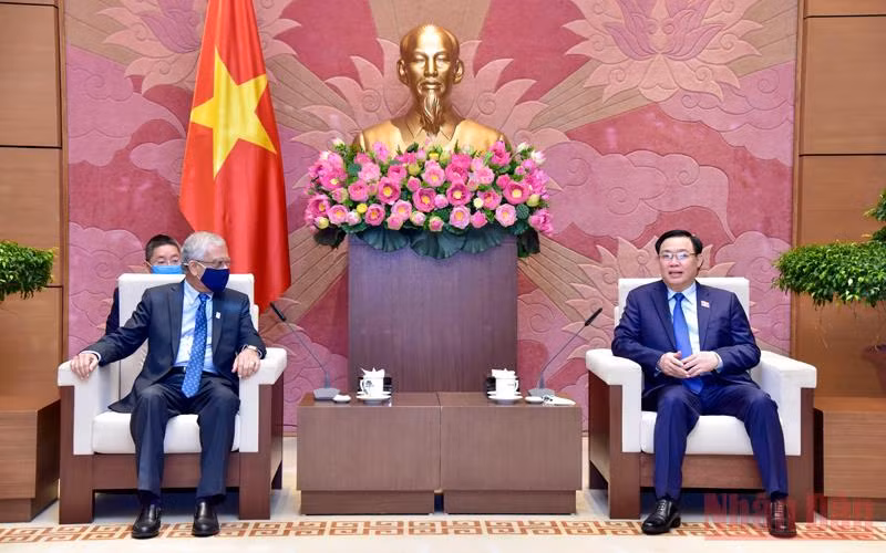 Chủ tịch Quốc hội Vương Đình Huệ tiếp Điều phối viên thường trú Liên hợp quốc tại Việt Nam Kamal Malhotra. (Ảnh: Duy Linh)