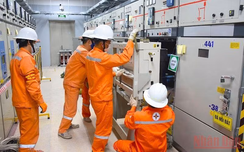 Ngành điện chuẩn bị vật tư thiết bị để ứng phó các sự cố có thể xảy ra trong mưa bão.