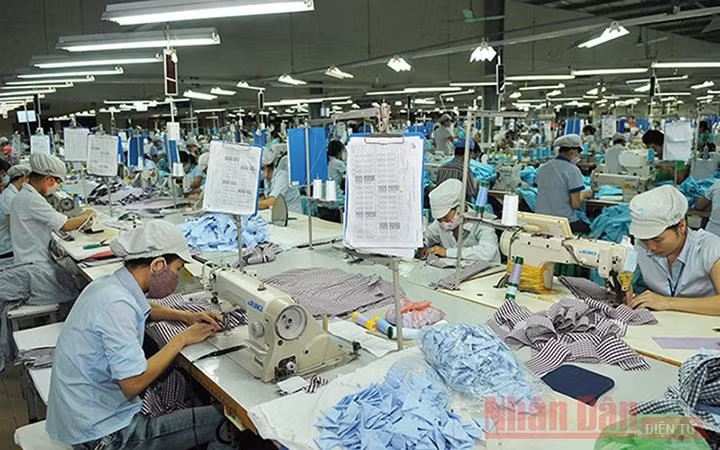 Lao động tại một xưởng may ở TP Đồng Hới, Quảng Bình (Ảnh minh họa).