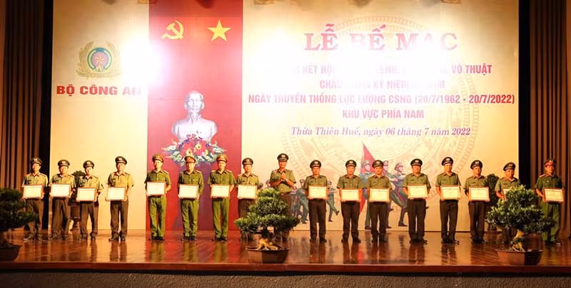 Bế mạc, trao giải Chung kết Hội thi Điều lệnh, bắn súng, võ thuật Công an nhân dân khu vực phía nam -0
