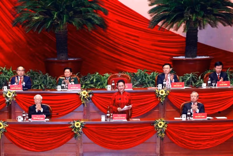 Đồng chí Nguyễn Thị Kim Ngân, Ủy viên Bộ Chính trị khóa XII, Chủ tịch Quốc hội nước Cộng hòa xã hội chủ nghĩa Việt Nam thay mặt Đoàn Chủ tịch và toàn thể Đại hội cảm ơn các chính đảng, tổ chức và bạn bè quốc tế đã gửi điện, thư chúc mừng Đảng Cộng sản Việt Nam và Đại hội XIII của Đảng. 