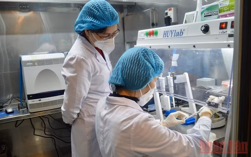 Phòng xét nghiệm hiện đại được trang bị trên xe lưu động trị giá 15 tỷ đồng.