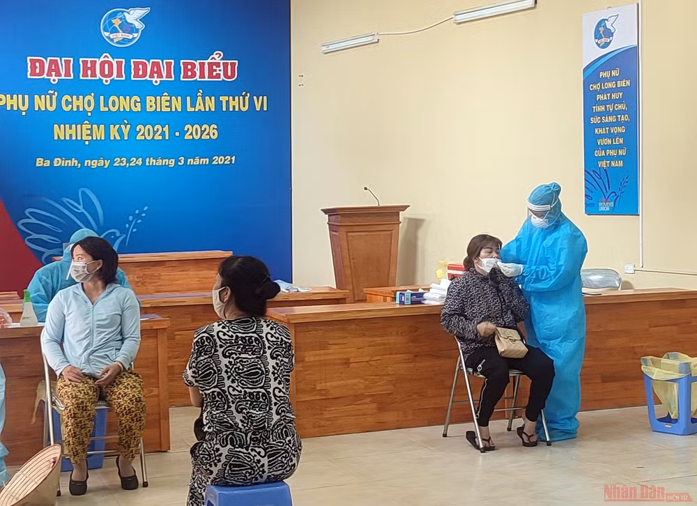 Phong tỏa toàn bộ chợ Long Biên sau khi phát hiện thêm ca F0 -4