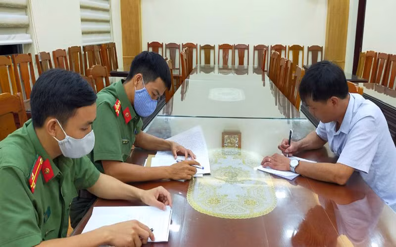Công an làm việc, xác định rõ đối tượng mạo danh.