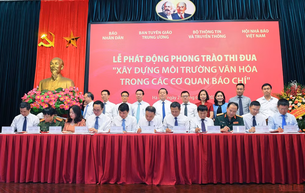 Phát động phong trào thi đua “Xây dựng môi trường văn hóa trong các cơ quan báo chí” -0