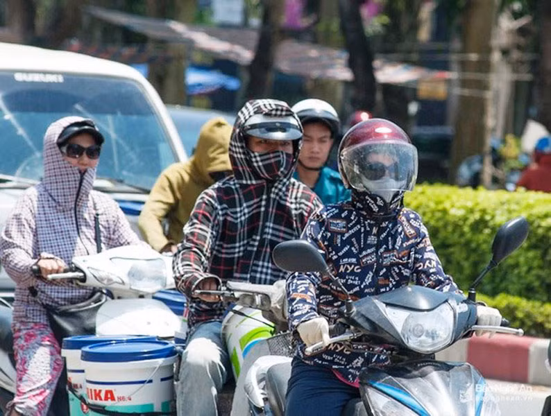 Tiếp tục nắng nóng gay gắt, nguy cơ cao cháy rừng ở Trung Bộ