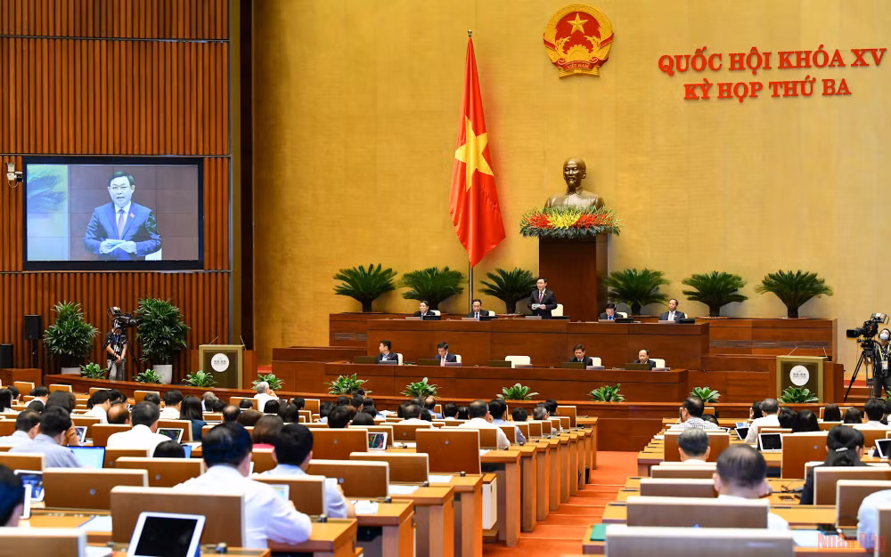 Chủ tịch Quốc hội Vương Đình Huệ phát biểu kết thúc chất vấn nhóm vấn đề thứ tư thuộc lĩnh vực giao thông vận tải, chiều 9/6. (Ảnh: KHOA NGUYÊN)