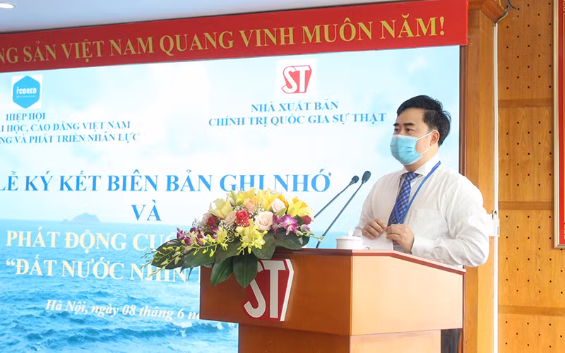Giám đốc-Tổng Biên tập NXB Chính trị quốc gia Sự thật Phạm Minh Tuấn phát biểu tại lễ phát động.
