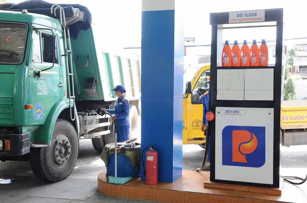 Giá xăng dầu tăng mạnh và những tác động lên đời sống kinh tế-xã hội -0