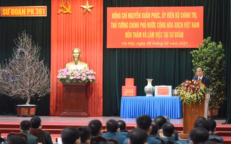 Thủ tướng Nguyễn Xuân Phúc phát biểu ý kiến tại buổi làm việc.