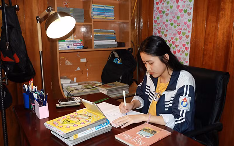 Học sinh ôn thi trong chặng "nước rút". (Ảnh minh họa: NGUYỄN TÀI)