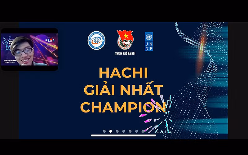 Đội thi Hachi đăng quang ngôi vô địch 