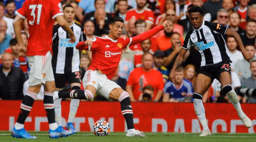 Cận cảnh Ronaldo lập cú đúp trong ngày ra mắt Man United -0