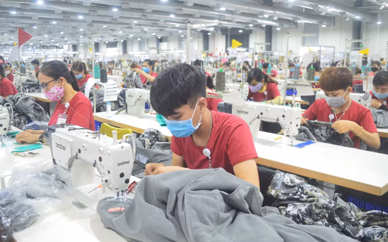 Quảng Ngãi cam kết đồng hành cùng doanh nghiệp đẩy mạnh sản xuất, kinh doanh trong bối cảnh phòng, chống dịch bệnh. 