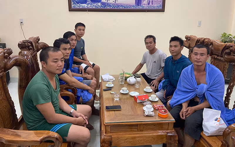 Bảy thuyền viên trên tàu Bạch Đằng bị chìm đã được cứu.