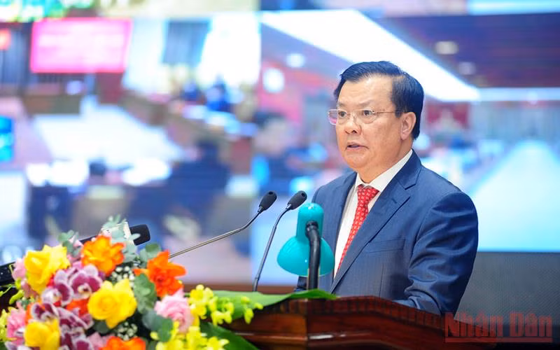 Bí thư Thành ủy Hà Nội Đinh Tiến Dũng phát biểu kết luận hội nghị, sáng 1/12.