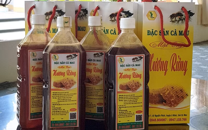 Mật ong rừng U Minh Hạ vào tốp 100 đặc sản quà tặng của Việt Nam.