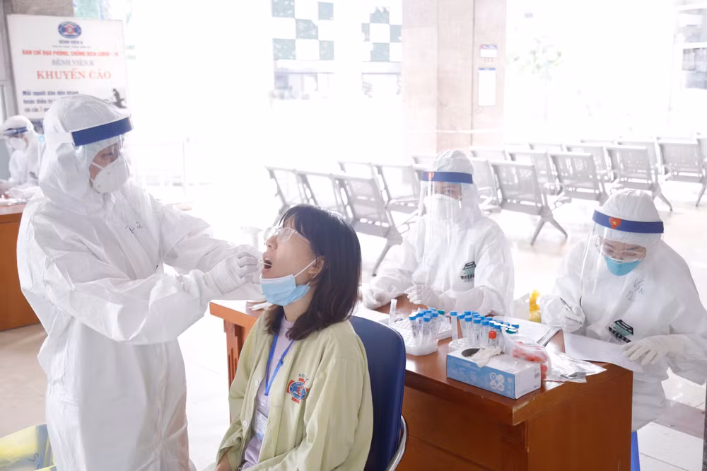 Hà Nội: Thêm 11 ca nghi mắc, trong đó có hai ca ngoài cộng đồng -0