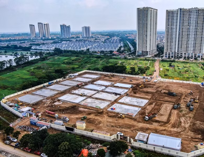 Hà Nội thần tốc xây dựng bệnh viện dã chiến chống dịch -0