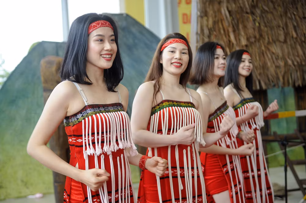 Tưng bừng ngày hội đại đoàn kết các dân tộc thiểu số Việt Nam -0