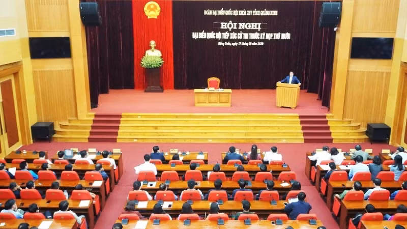 Quang cảnh buổi tiếp xúc cử tri tại thị xã Đông Triều (Quảng Ninh).