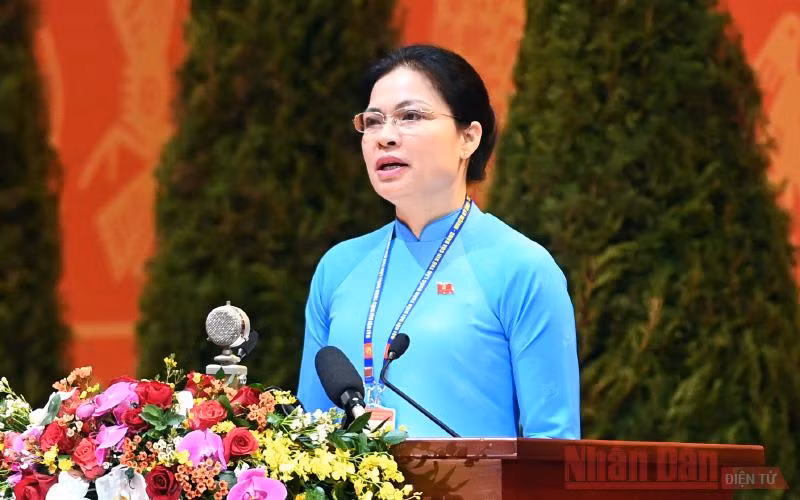 Chủ tịch Hội Liên hiệp Phụ nữ Việt Nam Hà Thị Nga trình bày tham luận. (ẢNH: DUY LINH)