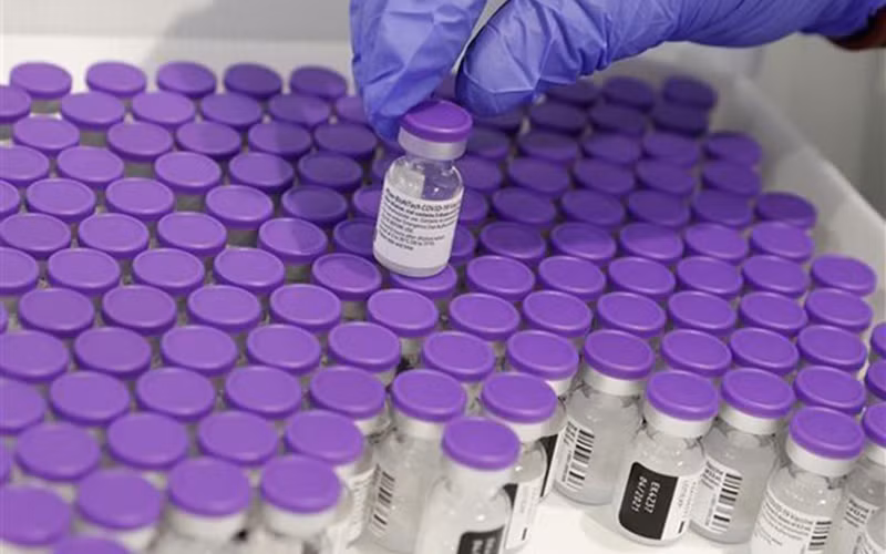 Vaccine ngừa Covid-19 của Pfizer/BioNTech. (Ảnh: AFP/TTXVN)