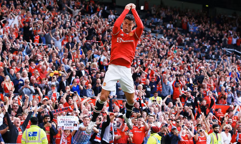 Cận cảnh Ronaldo lập cú đúp trong ngày ra mắt Man United -0