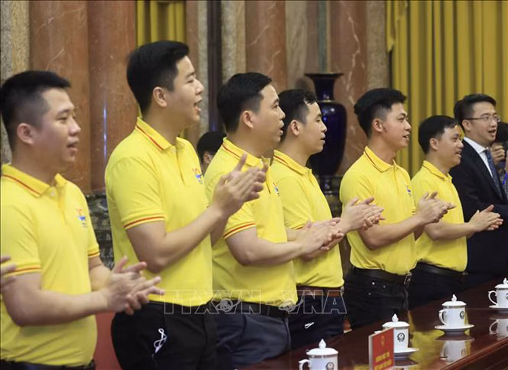Chủ tịch nước Nguyễn Xuân Phúc gặp mặt gương mặt trẻ Việt Nam tiêu biểu năm 2021 -0