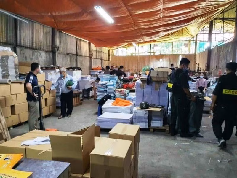 Một cơ sở in sách giả trong đường dây in lậu hàng triệu cuốn sách giáo khoa giả bị lực lượng chức năng phát hiện tại địa bàn TP Hà Nội. 