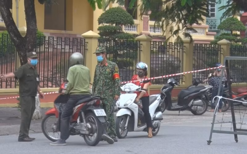 Chốt phòng dịch phường Trần Hưng Đạo, TP Phủ Lý.