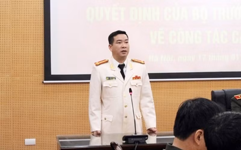 Ông Phùng Anh Lê khi đang giữ chức Trưởng Phòng Cảnh sát kinh tế Công an thành phố Hà Nội.