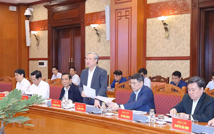 Đồng chí Trần Quốc Vượng, Ủy viên Bộ Chính trị, Thường trực Ban Bí thư chủ trì phiên họp. (Ảnh: Phương Hoa/TTXVN)